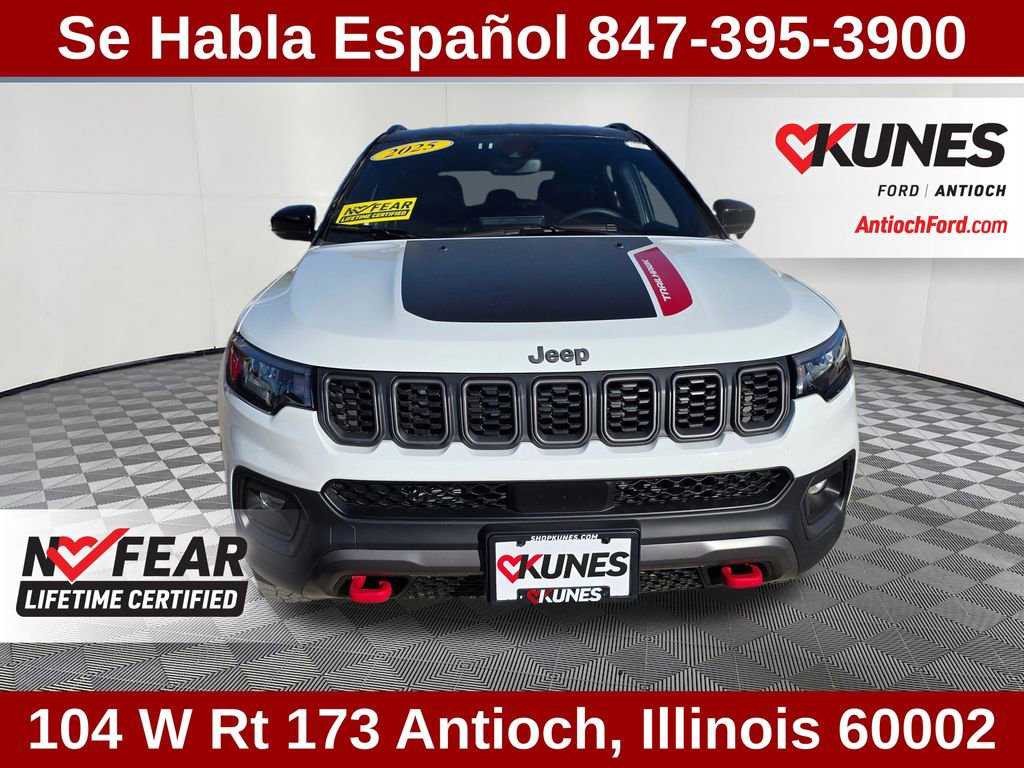 Used 2025 Jeep Compass Trailhawk AWD/4WD image 2
