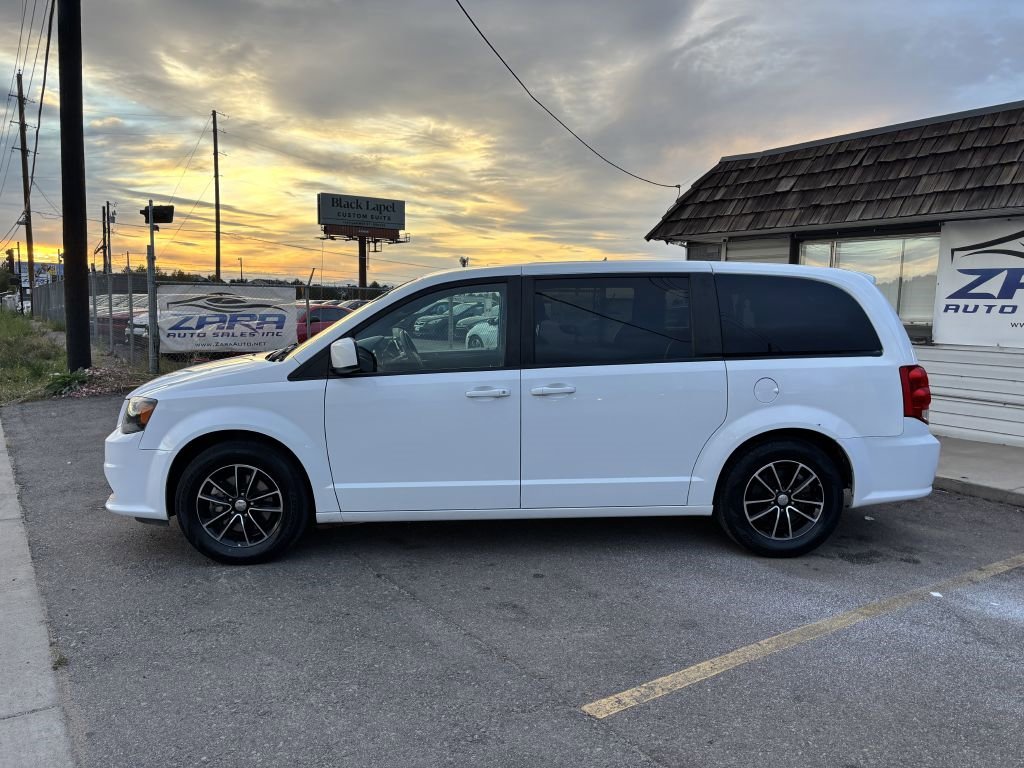 Used 2018 Dodge Grand Caravan SE image 4