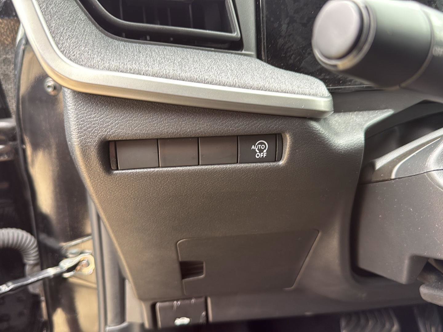 Used 2025 Nissan Kicks SV image 13