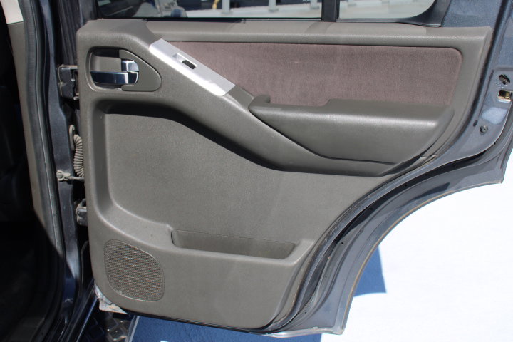 Used 2010 Nissan Pathfinder SE AWD/4WD image 18