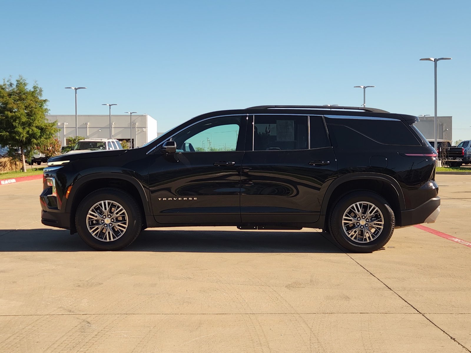Certified 2026 Chevrolet Traverse LT w/ Driver Confidence Package FWD image 7