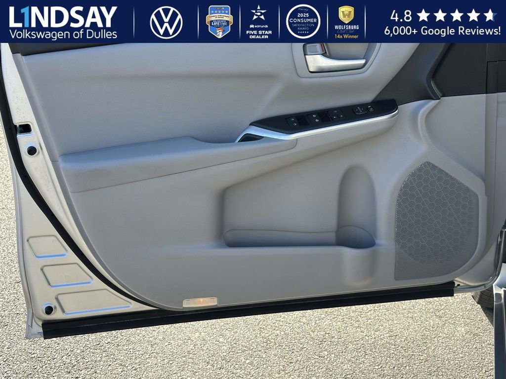 Used 2017 Toyota Camry SE image 8