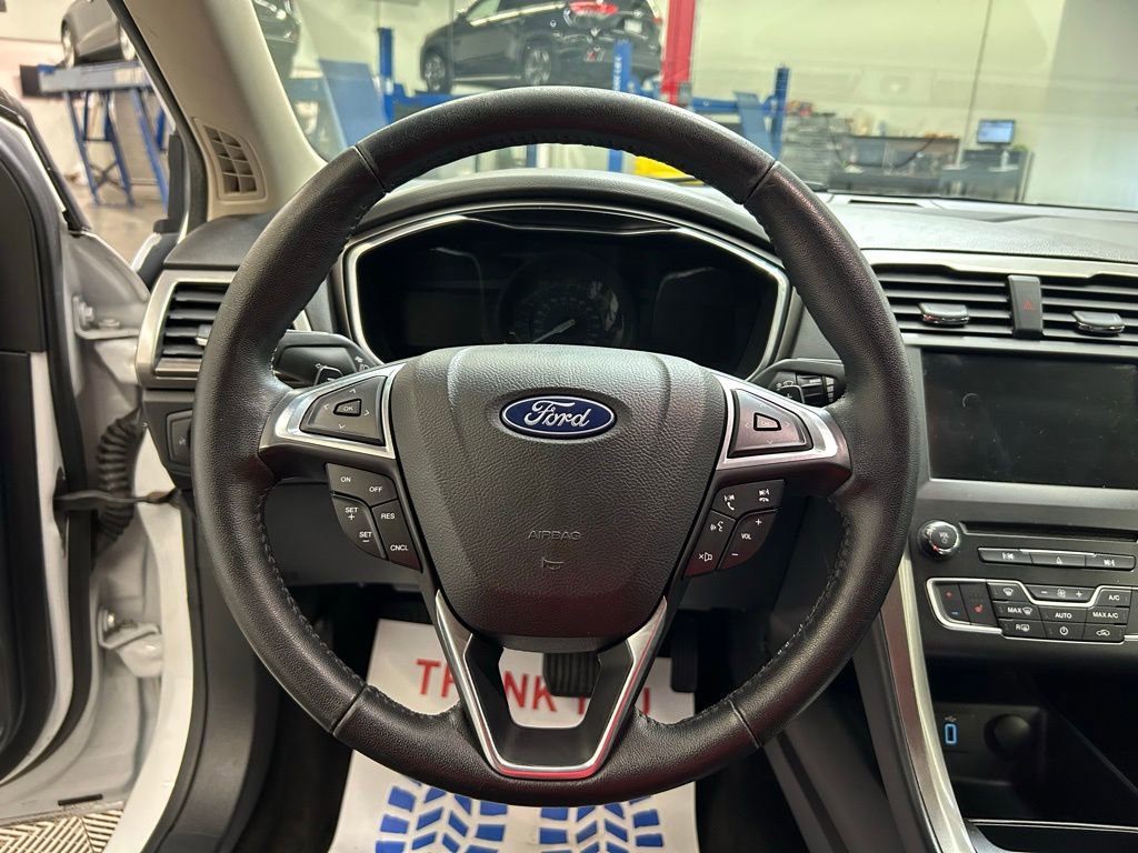 Used 2018 Ford Fusion SE w/ Fusion SE Technology Package image 24