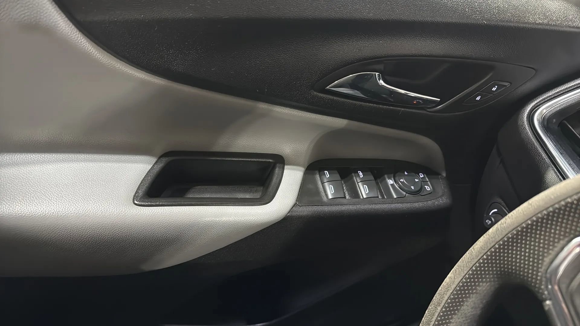 Used 2020 Chevrolet Equinox LS FWD image 22