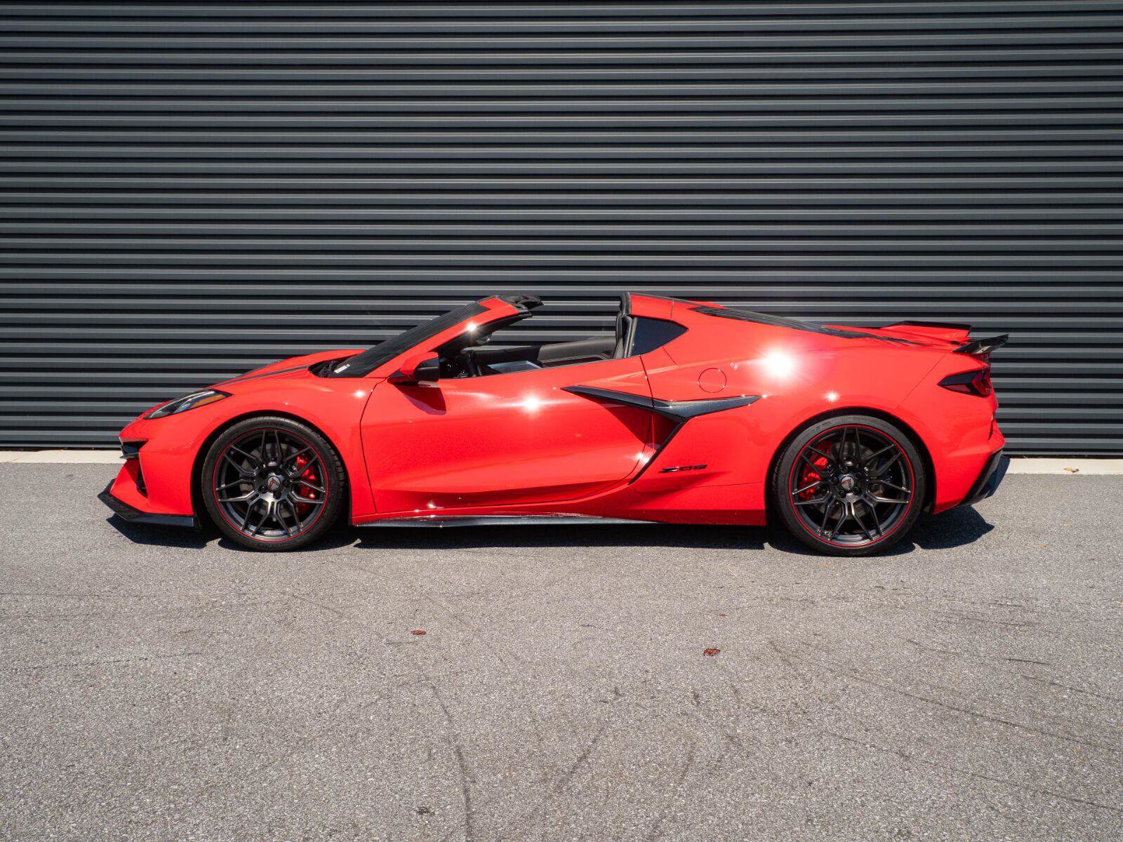 Used 2024 Chevrolet Corvette Z06 RWD image 2