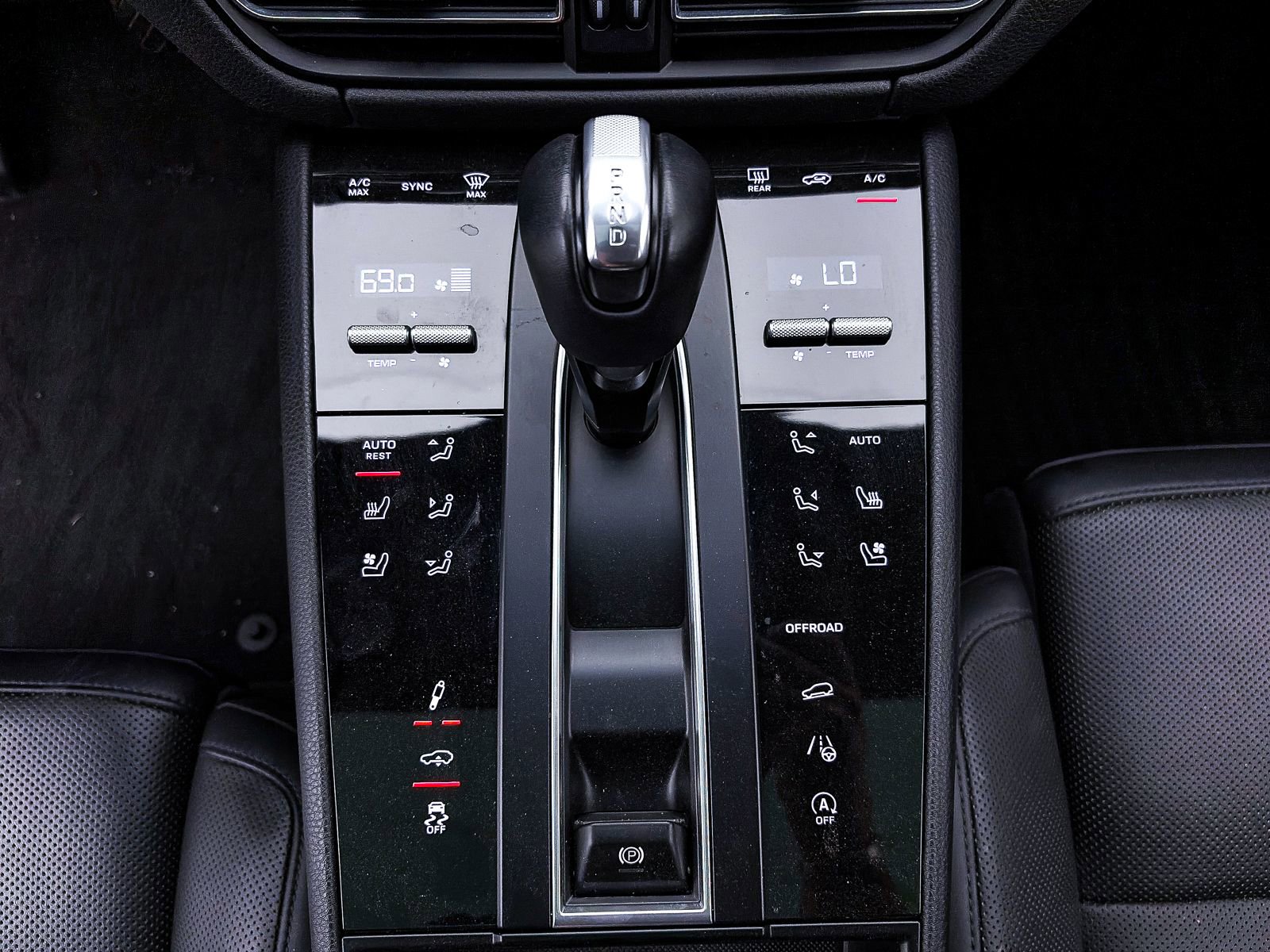 Used 2023 Porsche Macan Turbo image 27