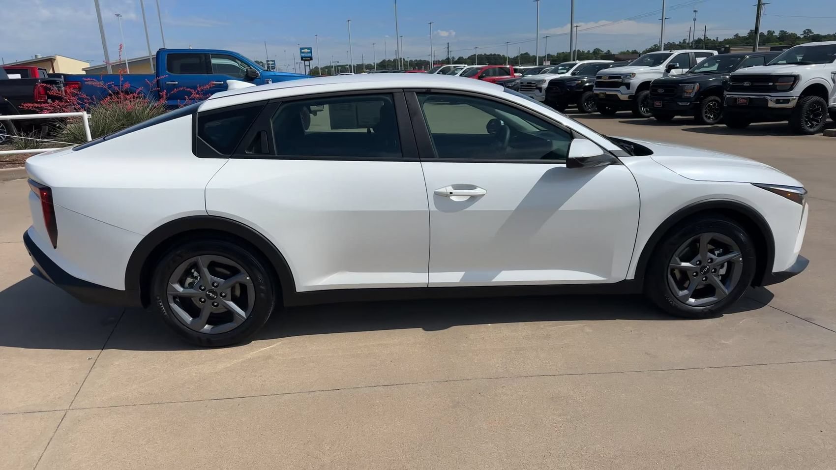 Used 2025 Kia K4 FWD image 2