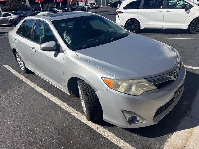 Used 2014 Toyota Camry XLE w/ Leather Package FWD image 3
