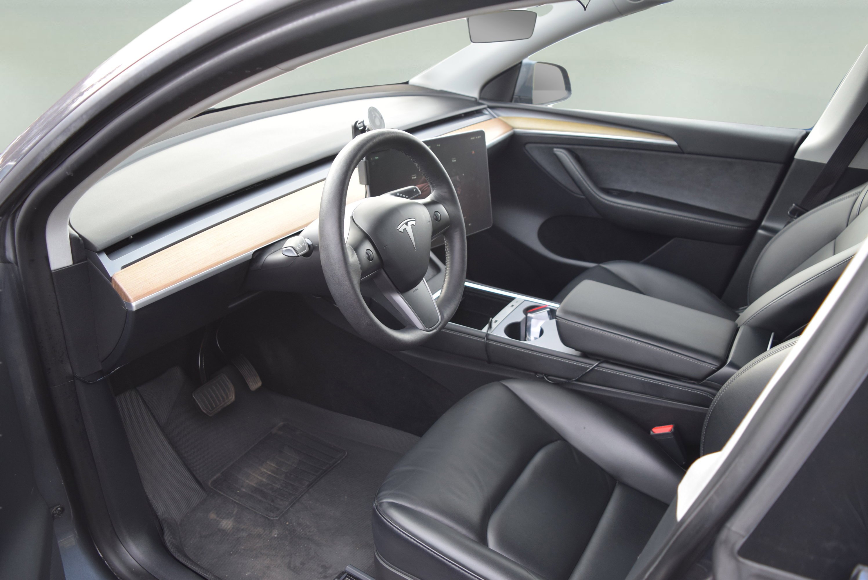 Used 2023 Tesla Model Y Long Range image 10