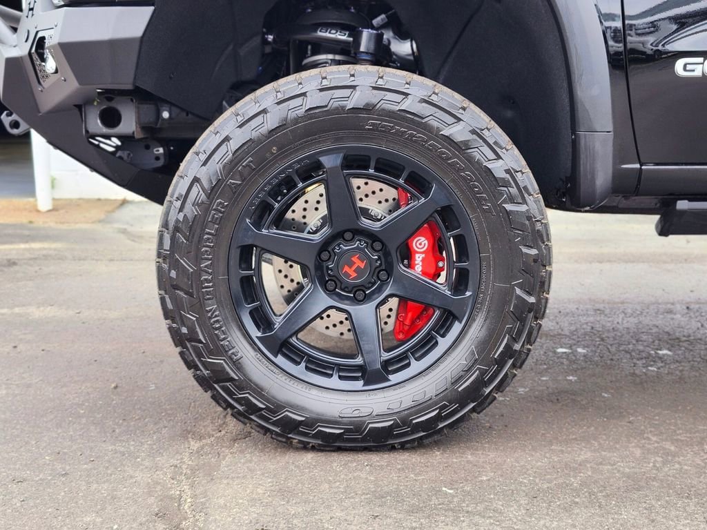 New 2026 Chevrolet Silverado 1500 ZR2 w/ Dark Appearance Package AWD/4WD image 15