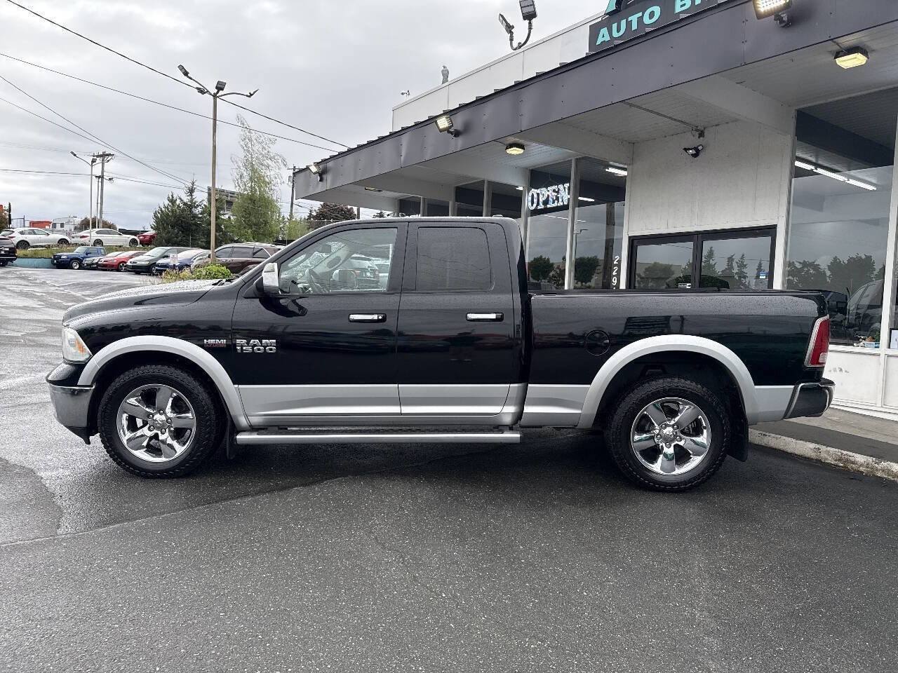 Used 2013 RAM 1500 Laramie w/ Convenience Group AWD/4WD image 3