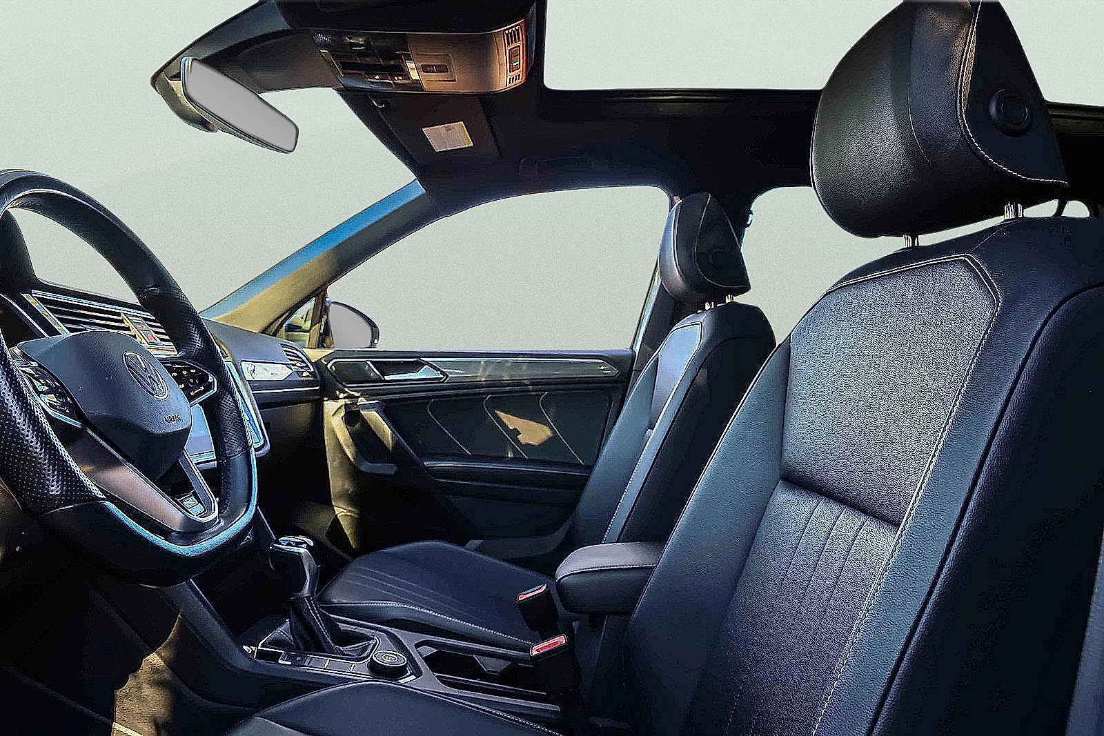 Used 2022 Volkswagen Tiguan SE R-Line image 9