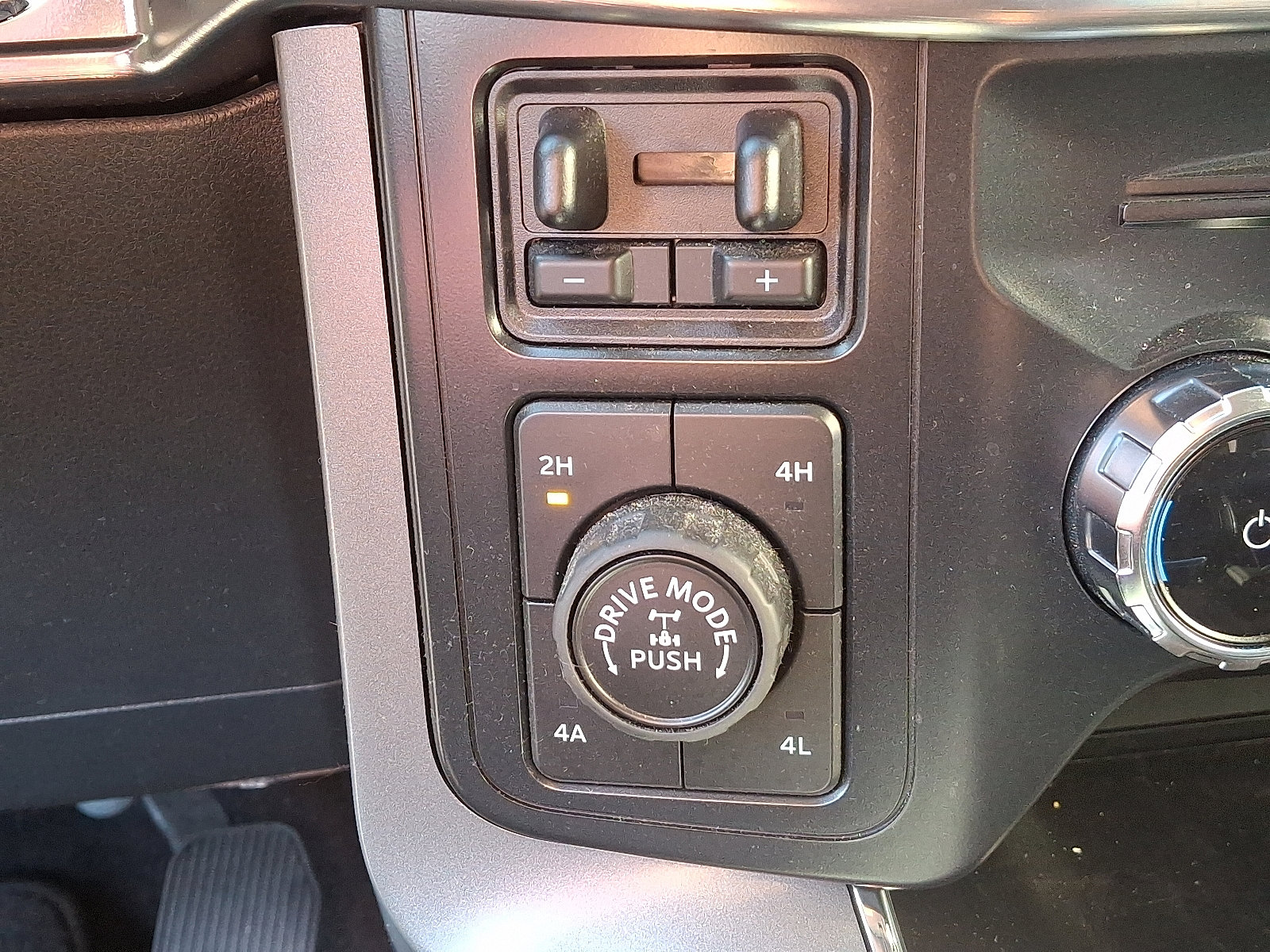 Certified 2022 Ford F150 Lariat image 25