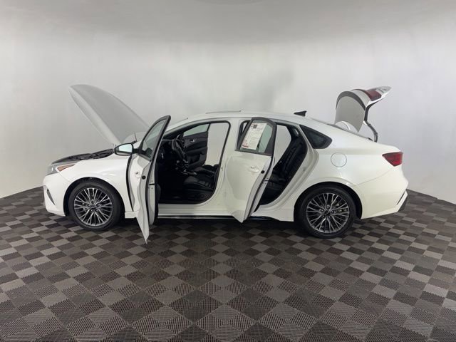 Certified 2024 Kia Forte GT-Line w/ GT-Line Premium Package image 17