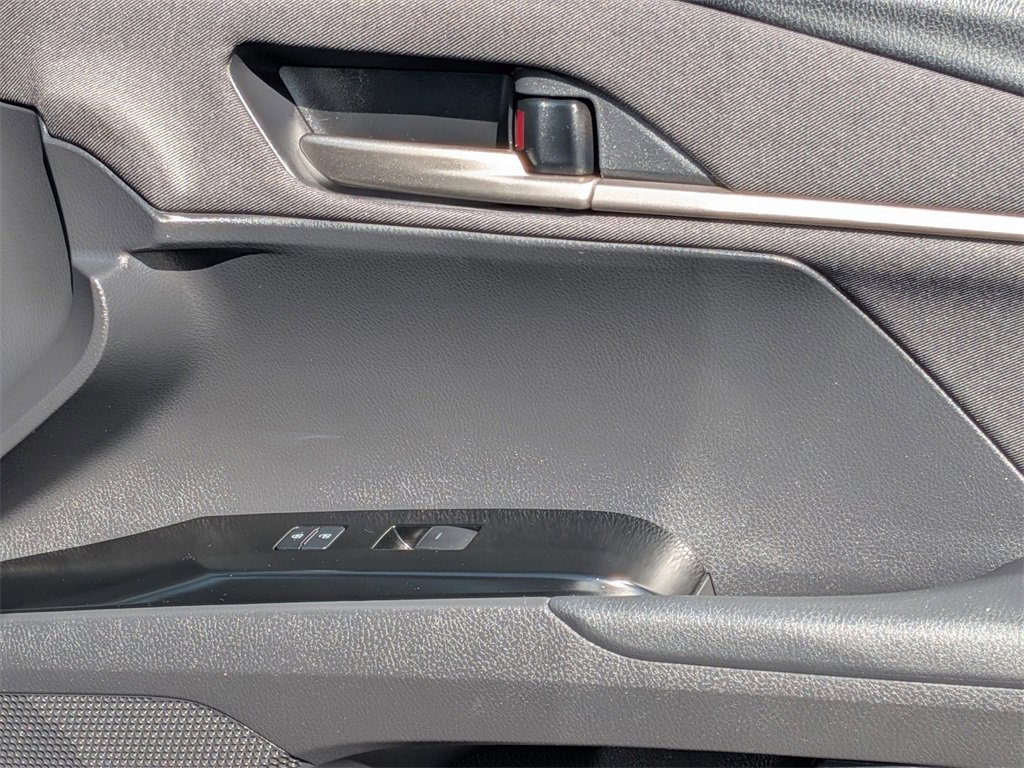 Used 2025 Toyota Camry LE image 33