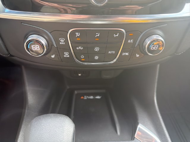 Used 2023 Chevrolet Traverse LT w/ Rear Camera Mirror Package AWD/4WD image 22