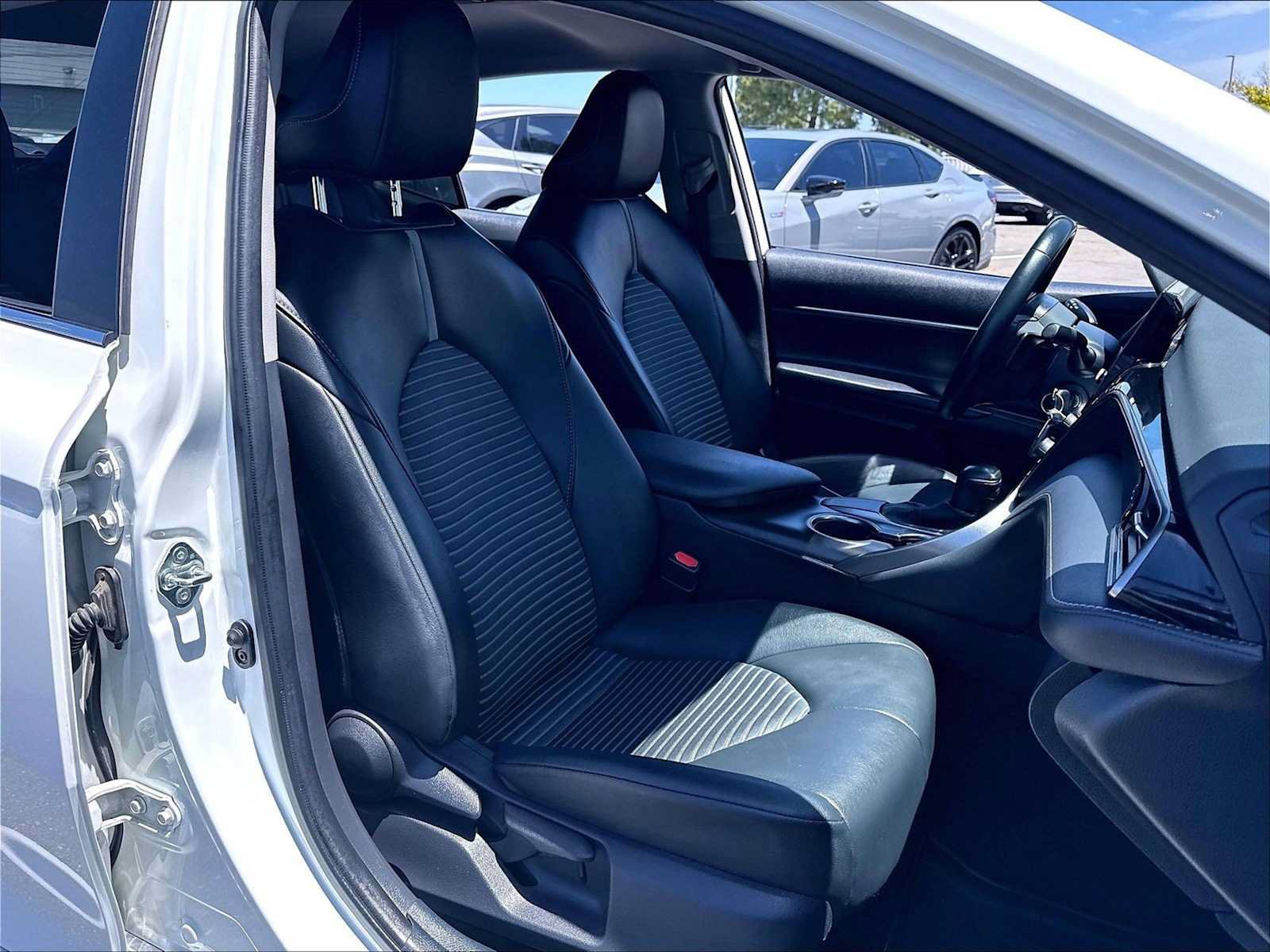 Used 2021 Toyota Camry SE w/ Carpet Mat Package (TMS) FWD image 10