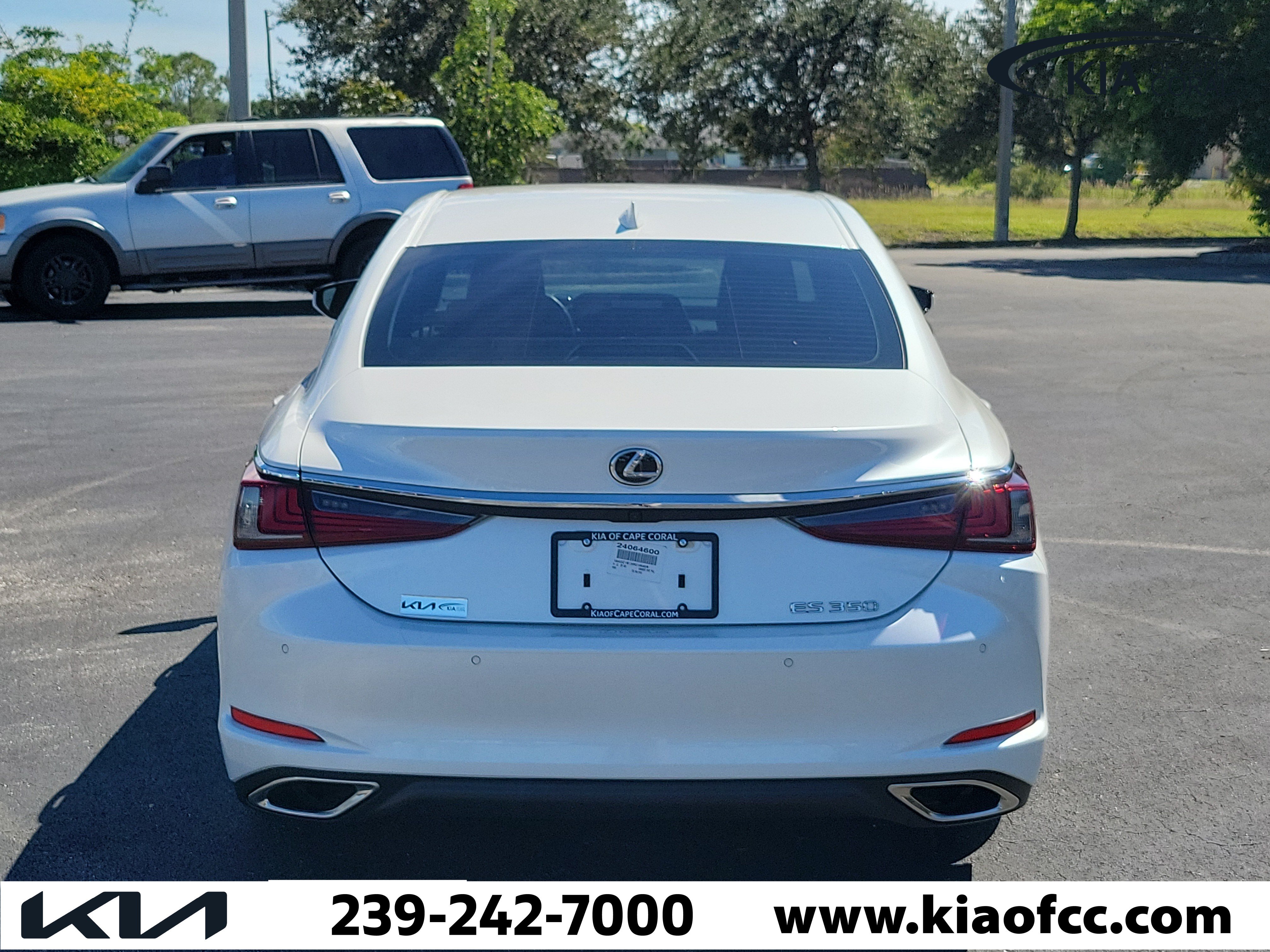 Used 2024 Lexus ES 350 w/ Premium Package FWD image 5