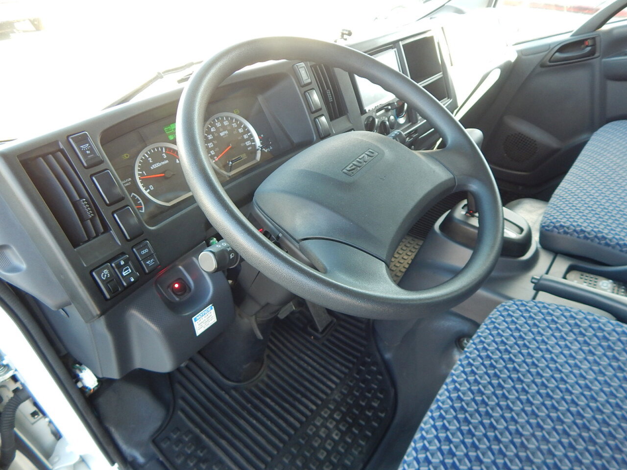 Used 2023 Isuzu NPR image 17