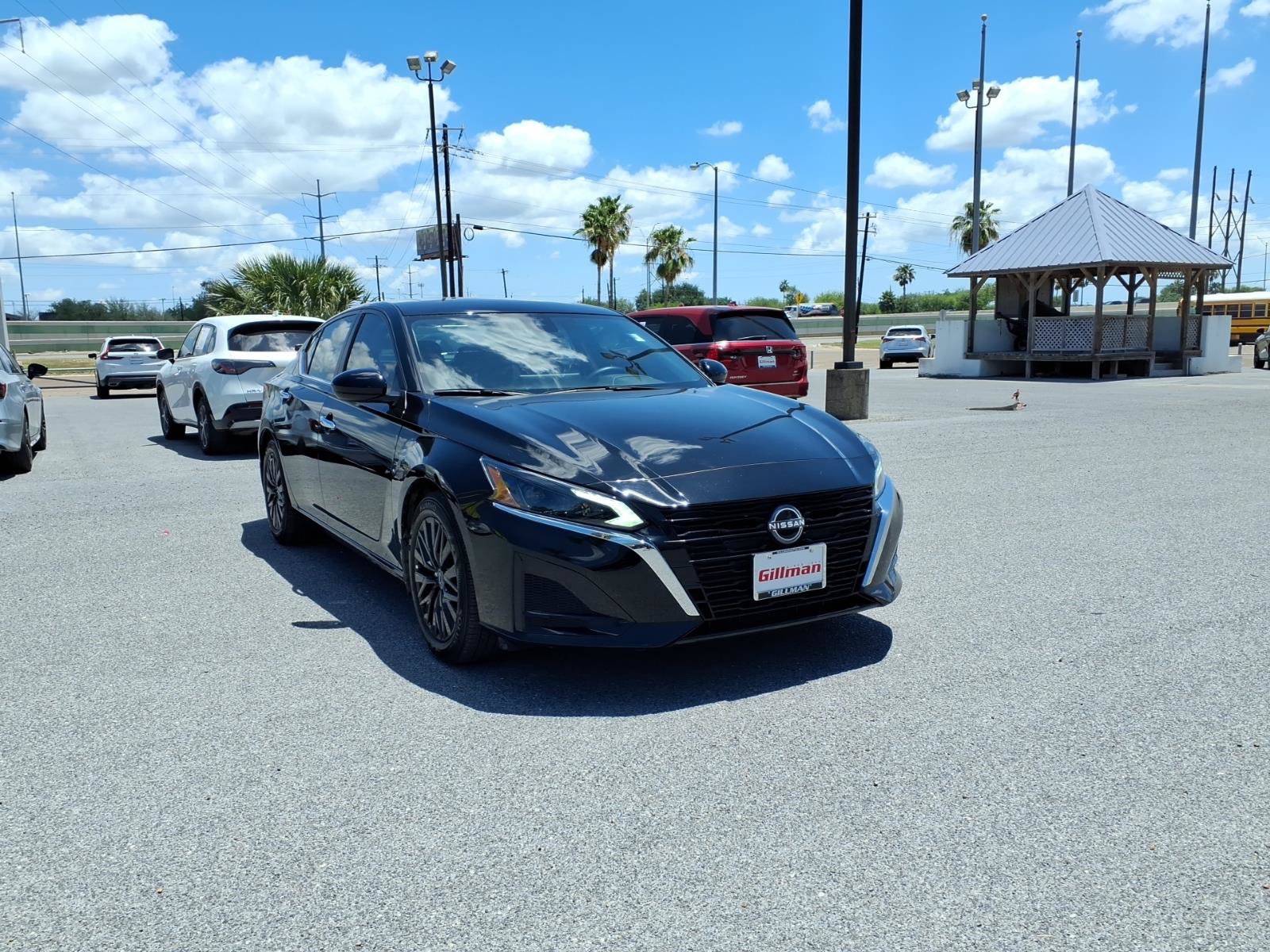 Used 2025 Nissan Altima 2.5 SV w/ SV Special Edition Package FWD image 2