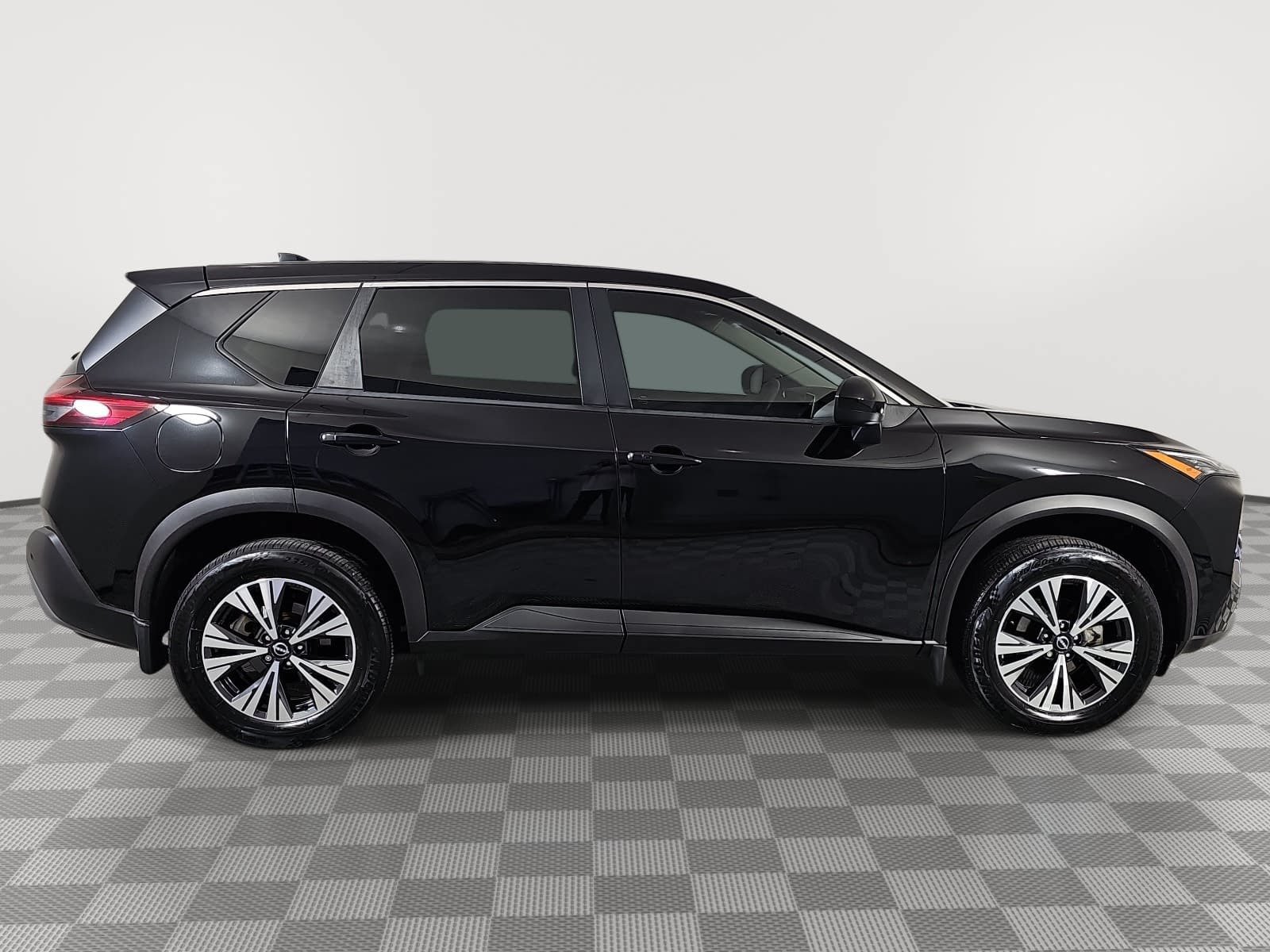 Used 2023 Nissan Rogue SV FWD image 9