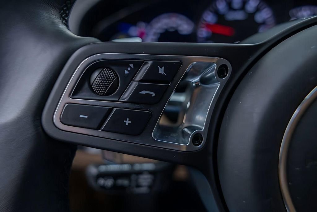 Used 2022 Porsche Cayenne Turbo image 34