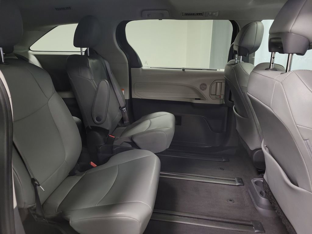 Used 2024 Toyota Sienna XLE AWD/4WD image 26
