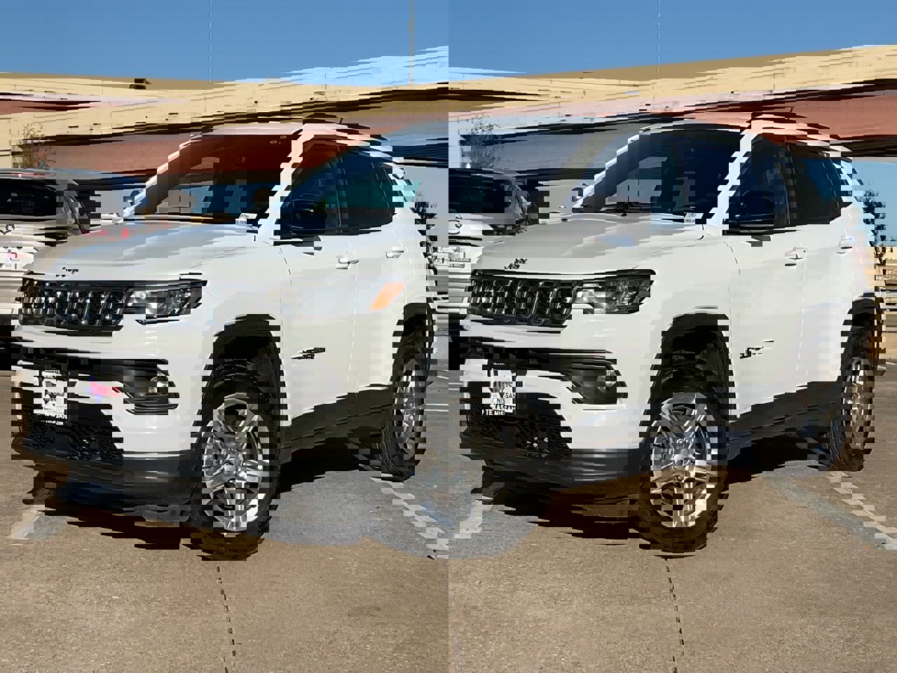 Used 2023 Jeep Compass Latitude image 2