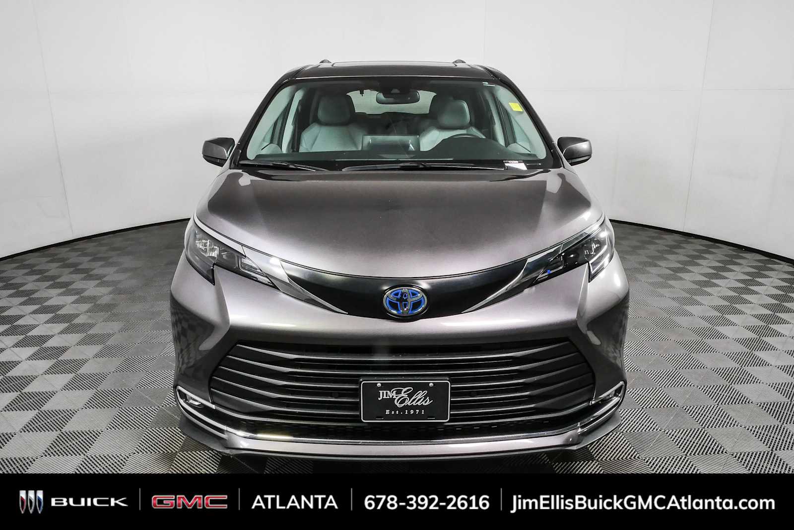 Used 2024 Toyota Sienna XLE FWD image 26