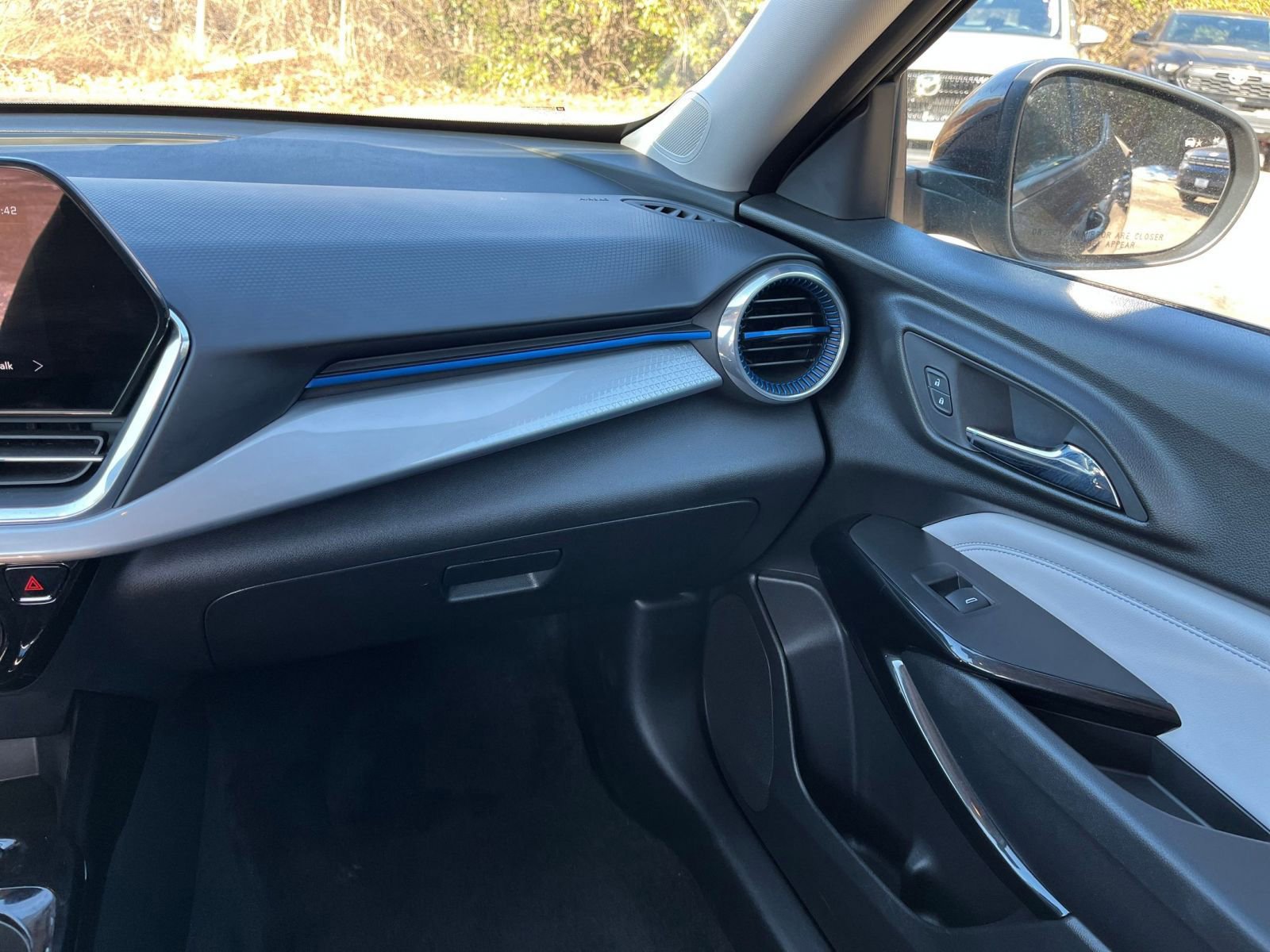 Used 2024 Chevrolet Trax LT w/ Driver Confidence Package image 33