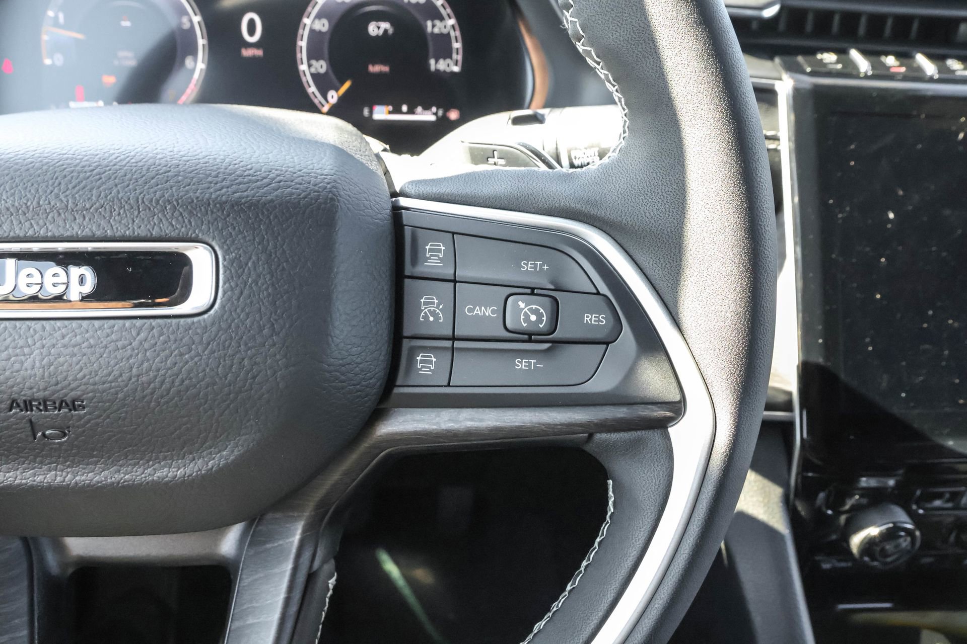 New 2025 Jeep Grand Cherokee Limited w/ Black Appearance Package image 25