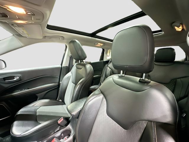 Used 2019 Jeep Compass Latitude w/ Cold Weather Group AWD/4WD image 18