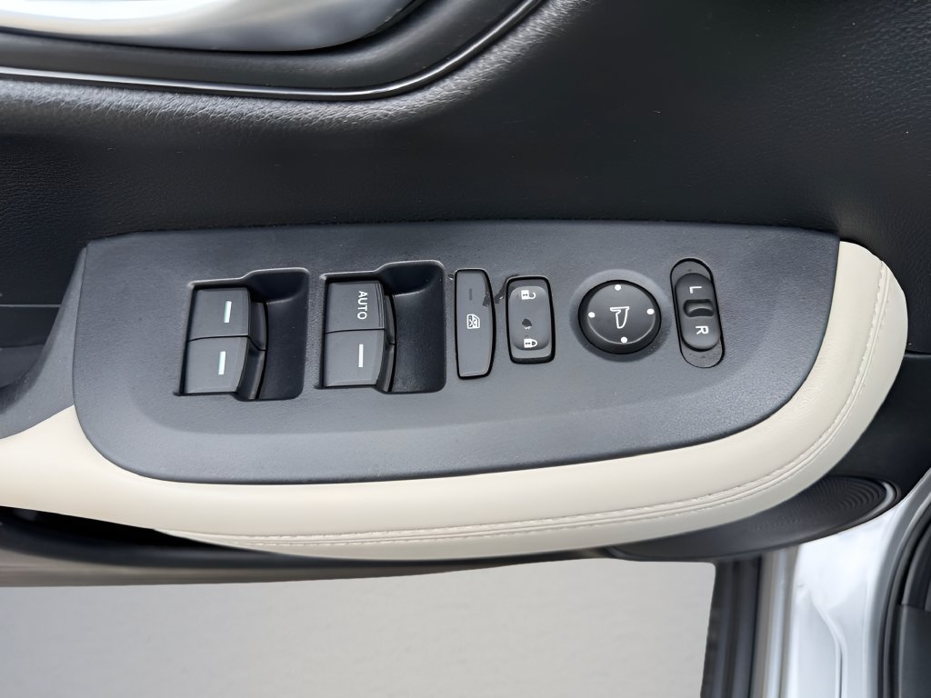 Used 2025 Honda HR-V LX image 14