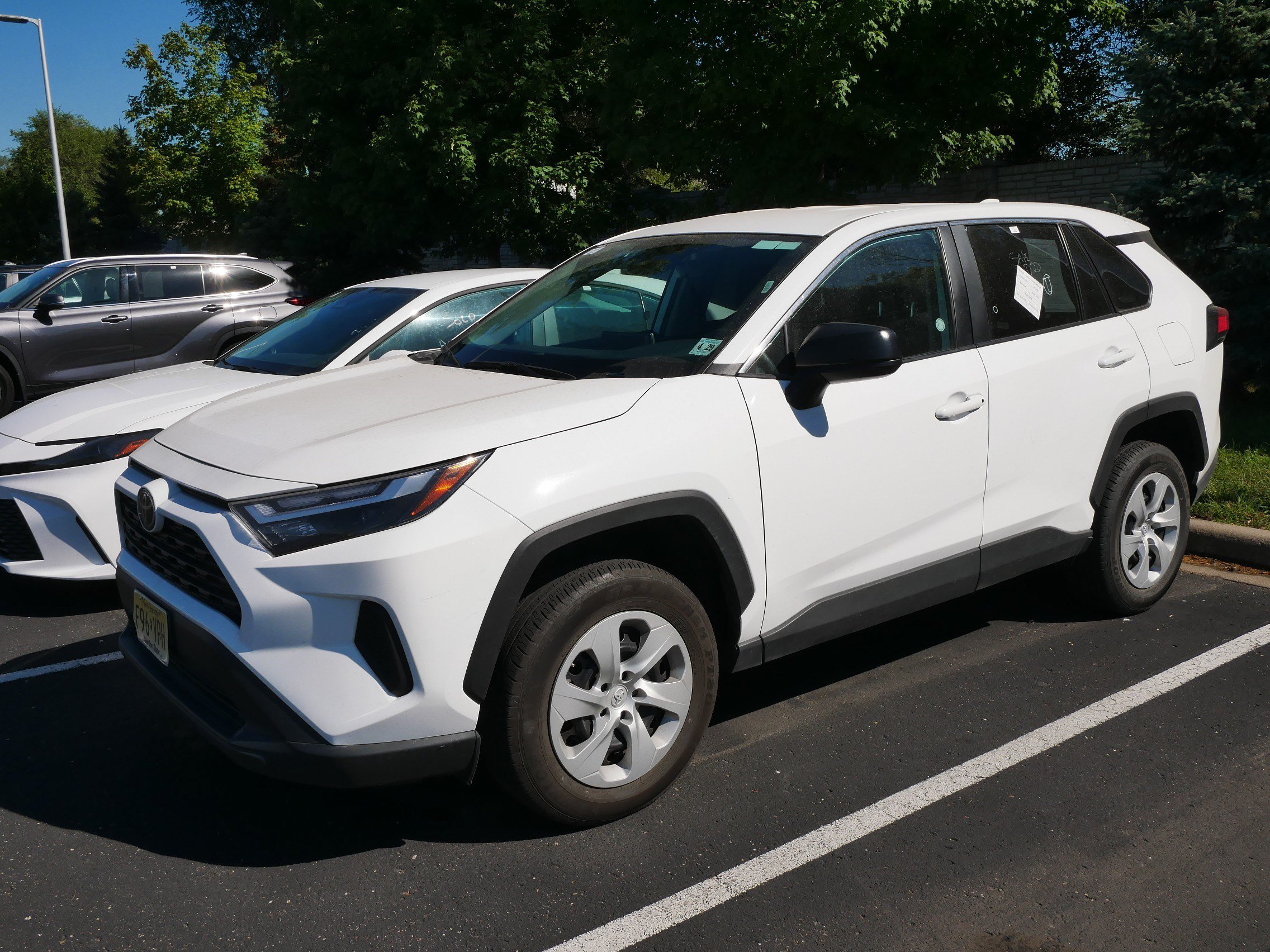 Used 2025 Toyota RAV4 LE AWD/4WD image 2