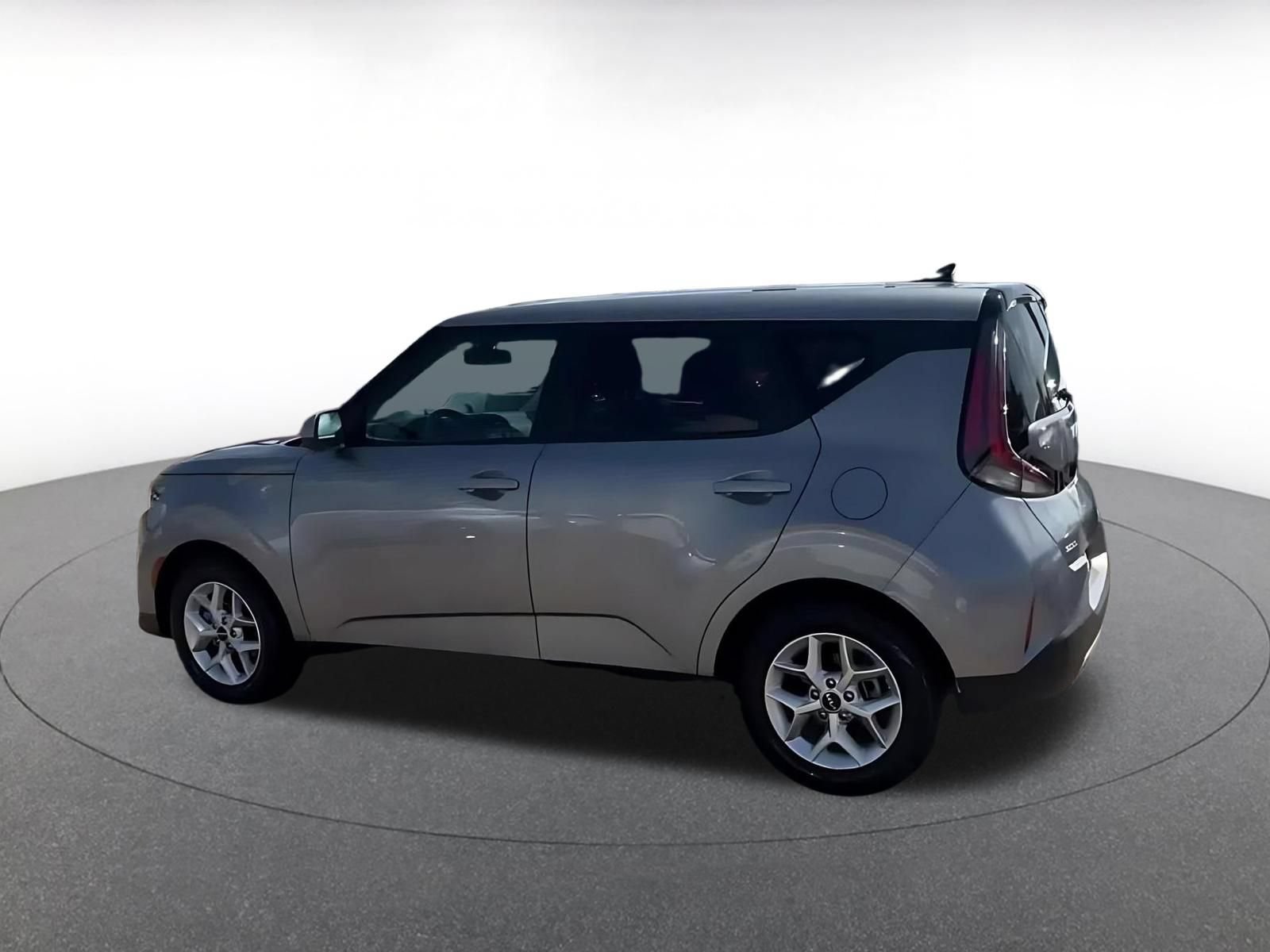 Used 2025 Kia Soul LX w/ LX Technology Package FWD image 8