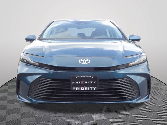 Used 2025 Toyota Camry LE FWD image 5