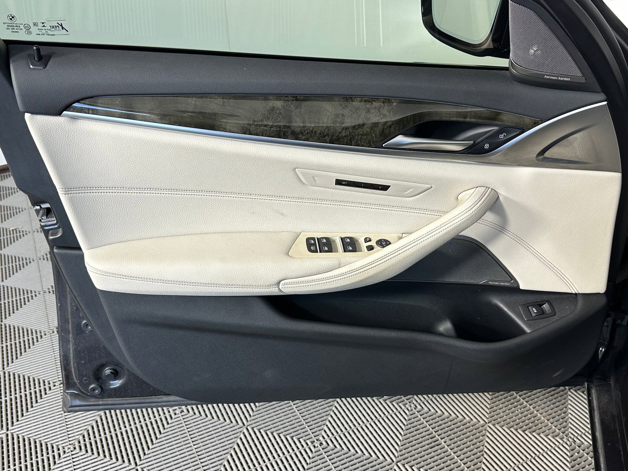 Used 2022 BMW 530i w/ Executive Package image 10