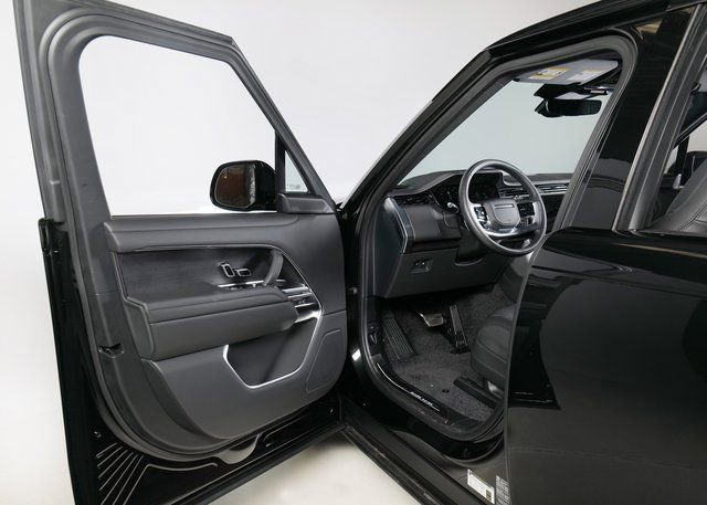 New 2025 Land Rover Range Rover SE image 22