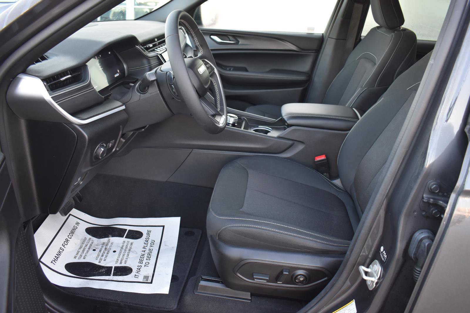 Used 2024 Jeep Grand Cherokee Laredo w/ Trailer Tow Package image 23