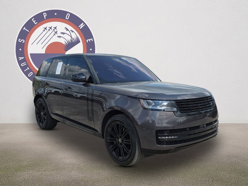Used 2022 Land Rover Range Rover SE AWD/4WD image 2