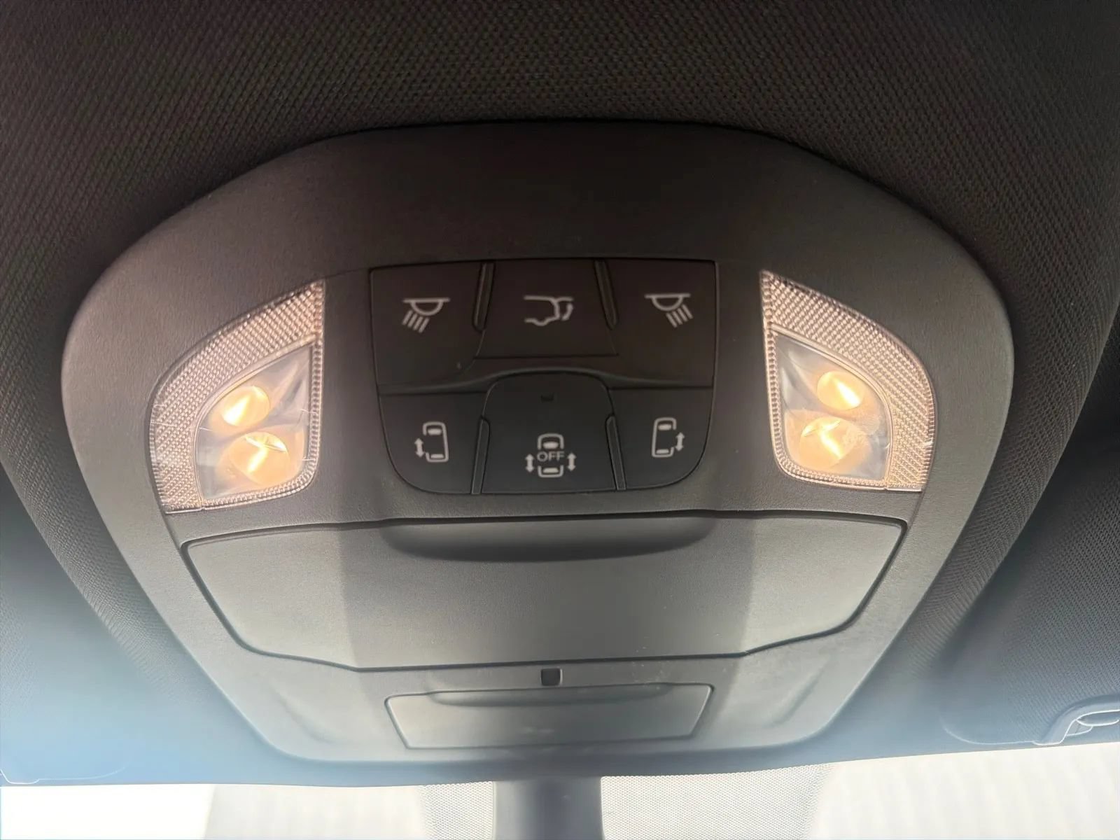 Used 2025 Chrysler Pacifica Select FWD image 15