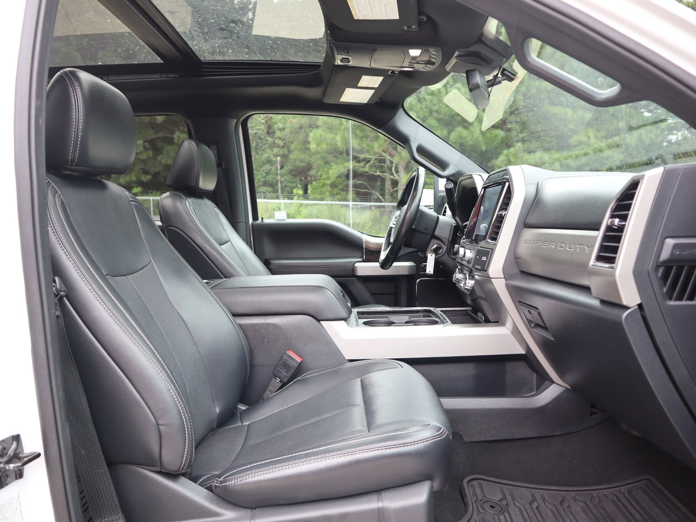 Used 2022 Ford F350 Lariat w/ Tremor Off-Road Package image 14