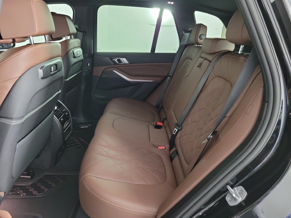 Used 2025 BMW X5 sDrive40i w/ M Sport Package RWD image 13