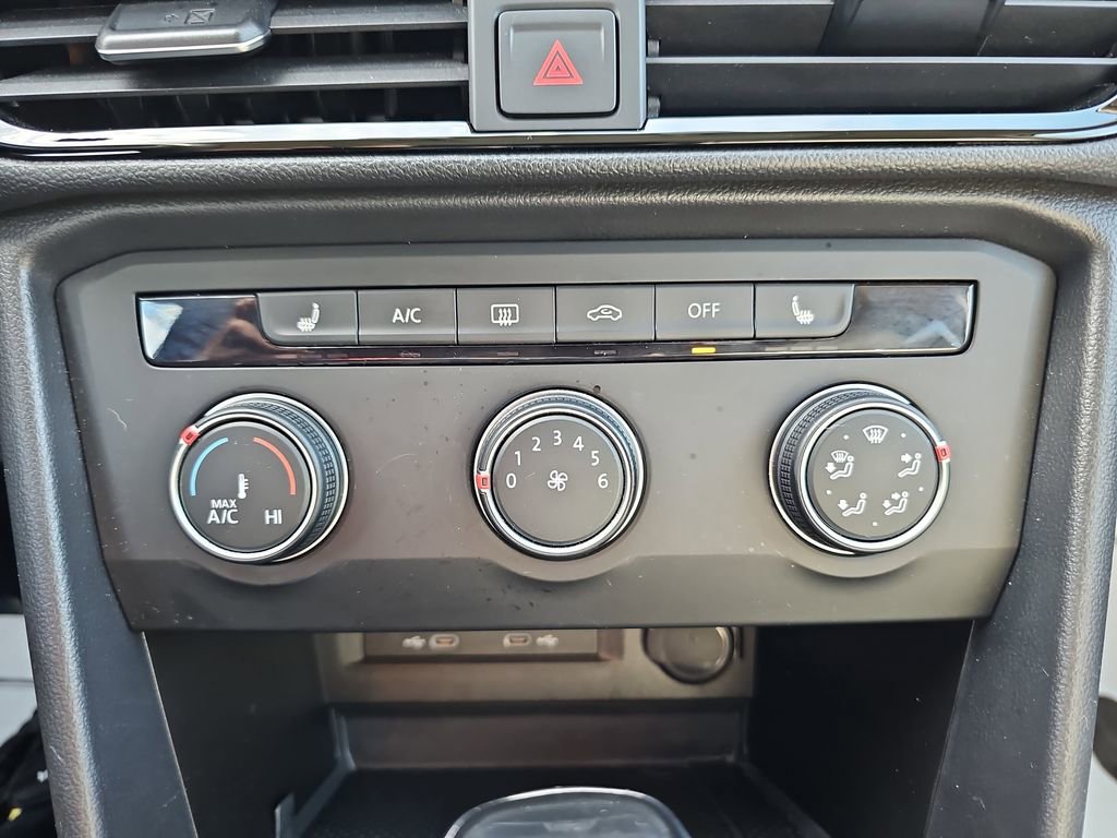 Used 2022 Volkswagen Taos SE w/ Panoramic Sunroof Package image 26