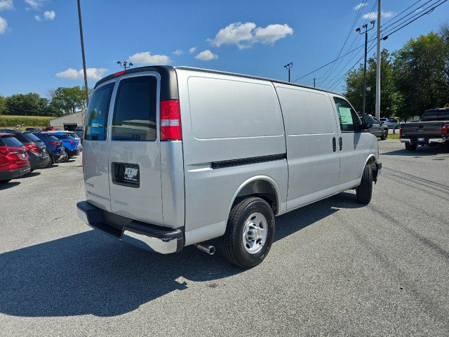 New 2025 Chevrolet Express 3500 w/ Driver Convenience Package image 10