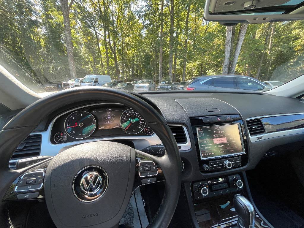 Used 2013 Volkswagen Touareg Executive AWD/4WD image 20