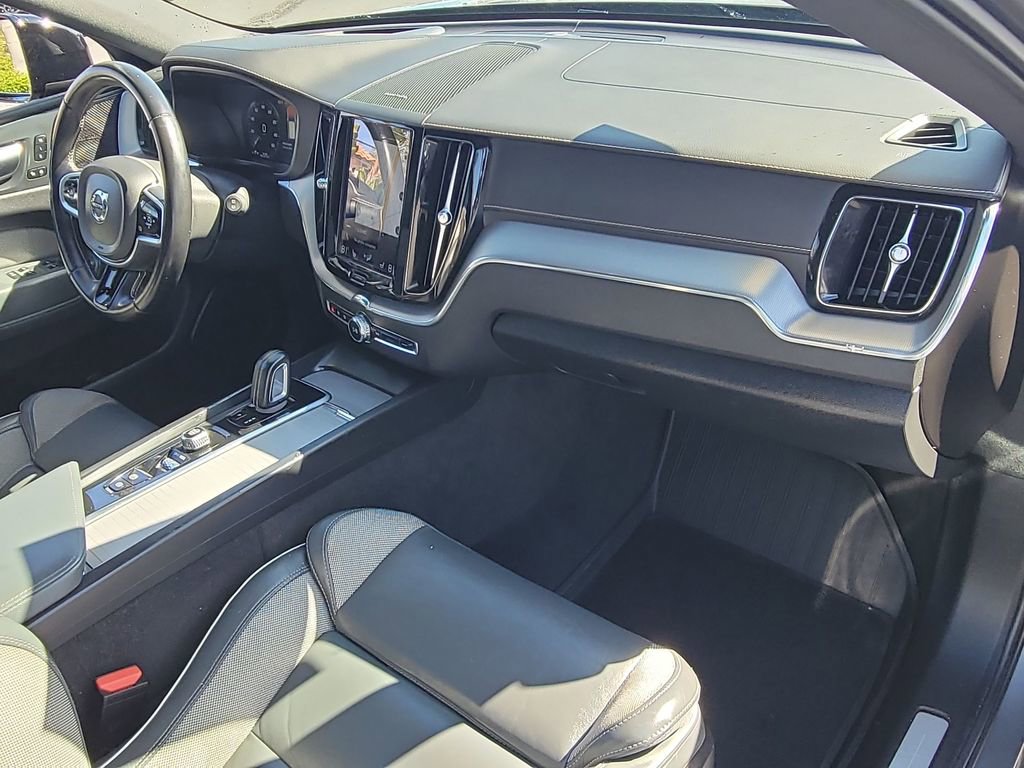Used 2021 Volvo XC60 T8 R-Design w/ Advanced Package image 29