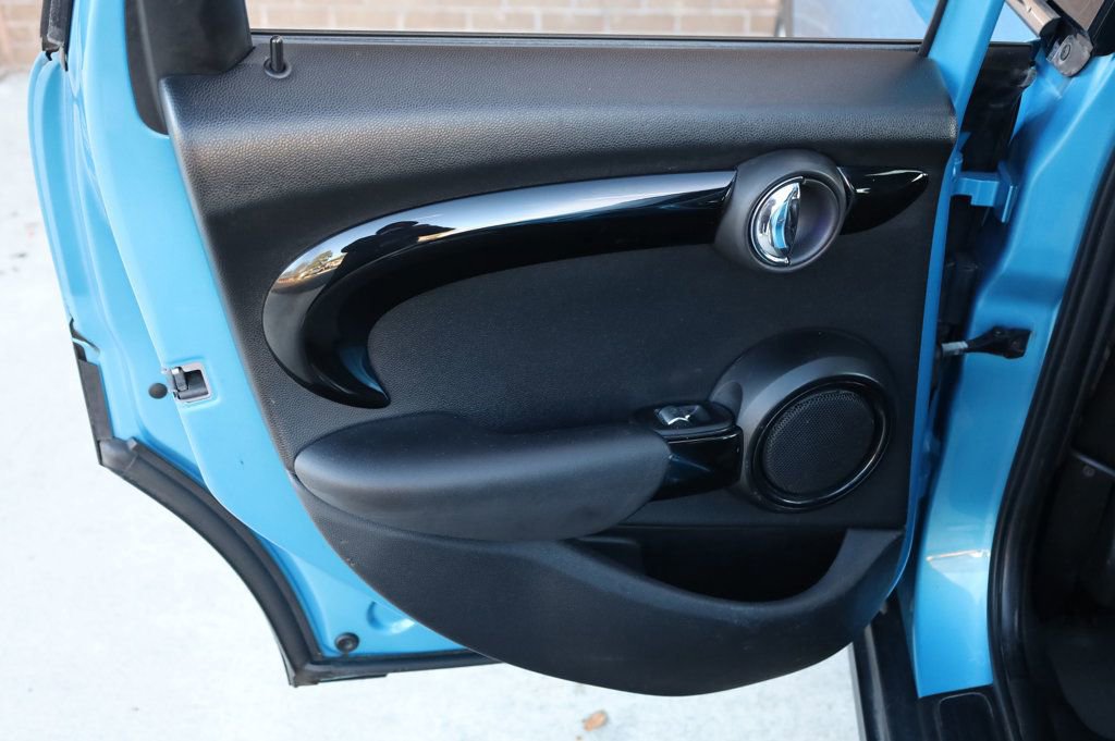 Used 2019 MINI Cooper 4-Door Hardtop image 16