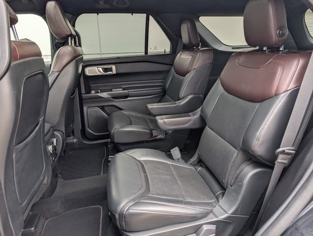 Used 2020 Ford Explorer Platinum w/ Premium Technology Package AWD/4WD image 7