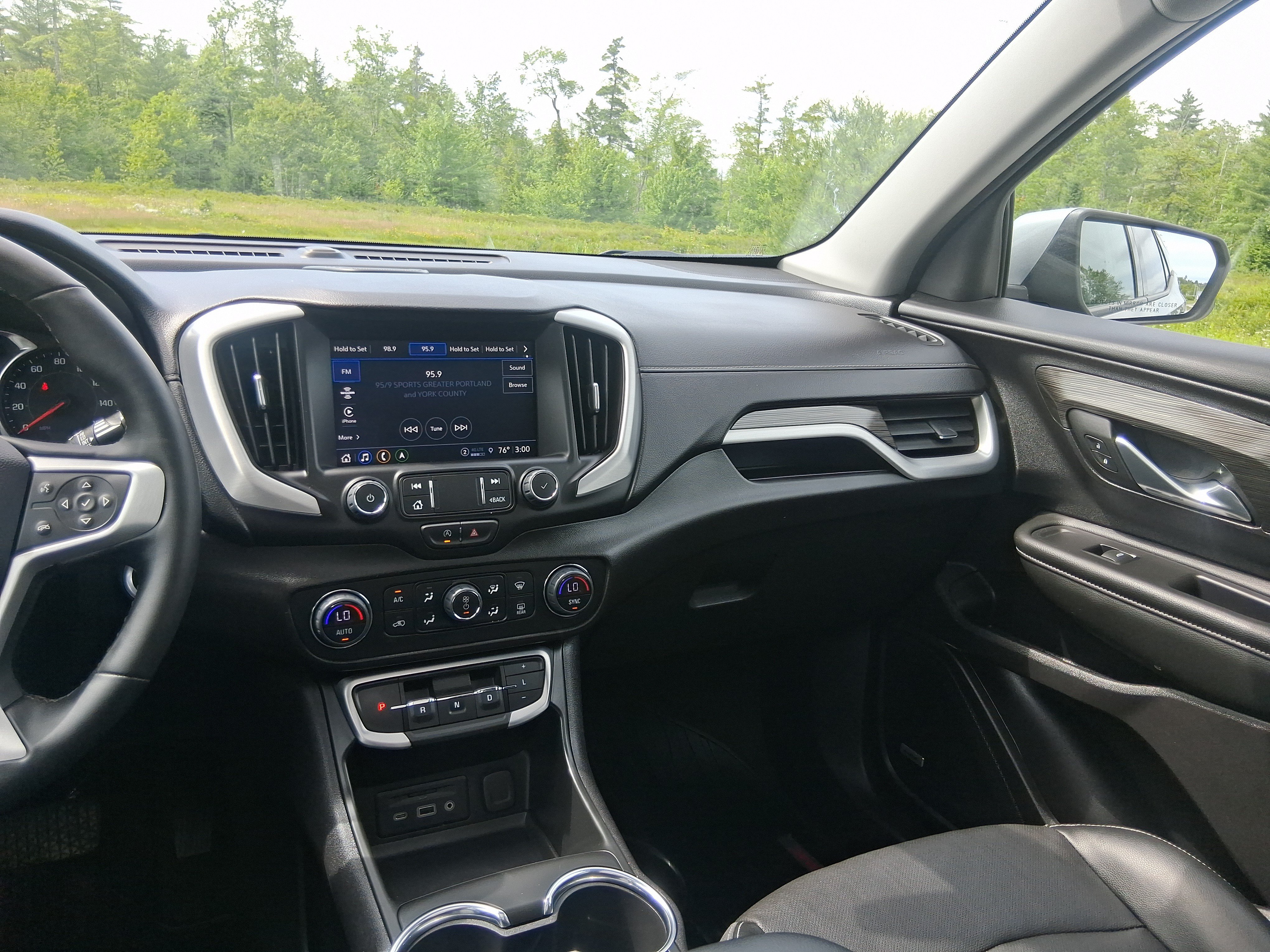 Used 2024 GMC Terrain SLT w/ Infotainment Package II AWD/4WD image 19
